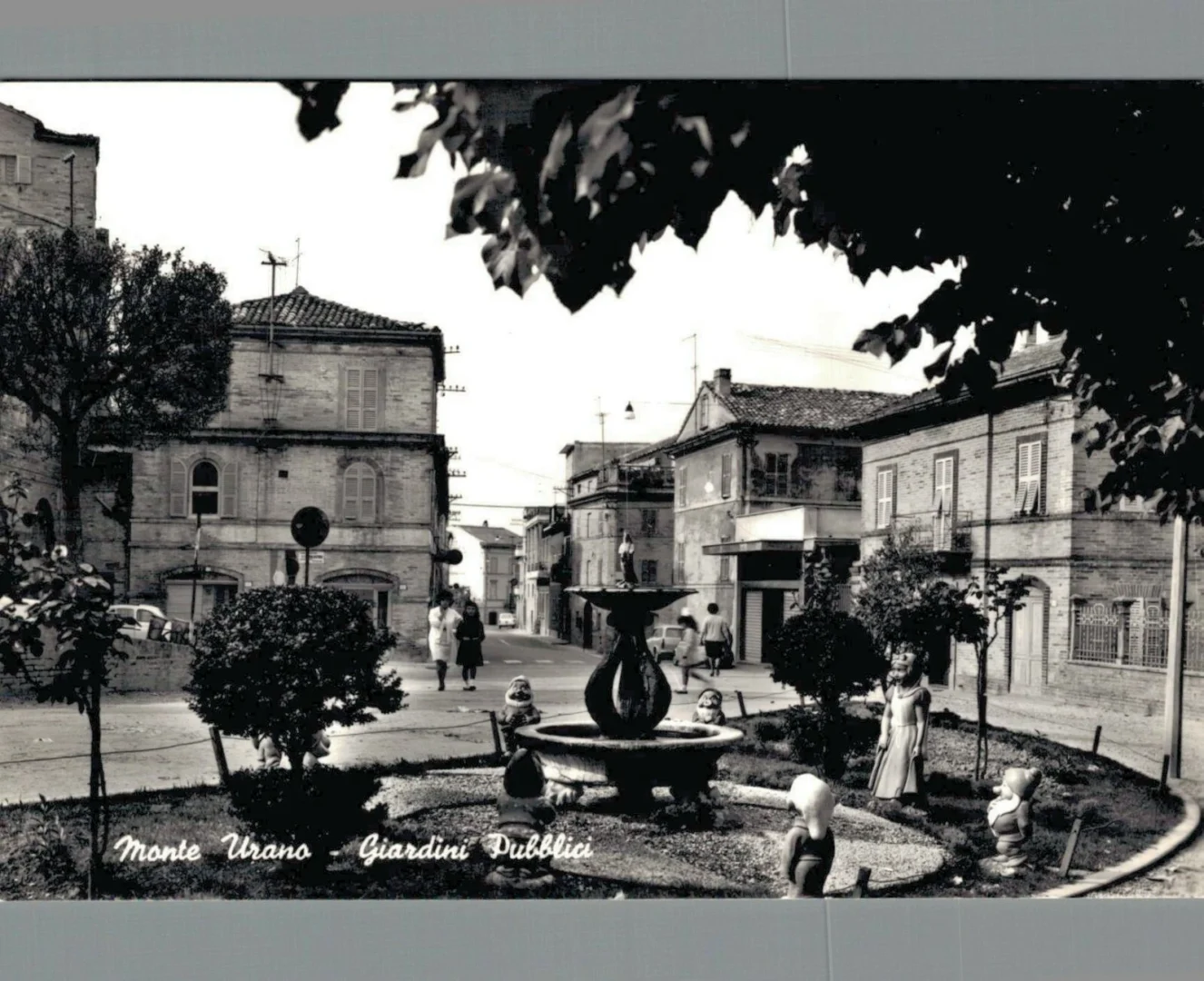 Cartoline di Monte Urano 3
Giardini pubblici
